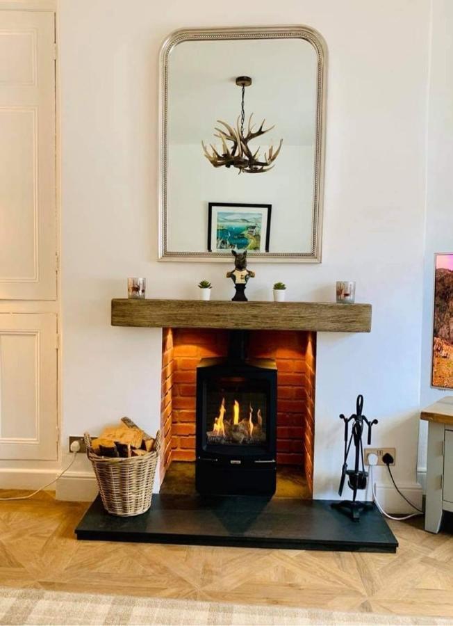 Woodland Cottage - Private Courtyard - Pet Friendly Retreat In The Heart Of Windermere Buitenkant foto