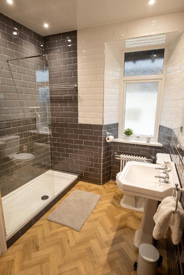 Woodland Cottage - Private Courtyard - Pet Friendly Retreat In The Heart Of Windermere Buitenkant foto