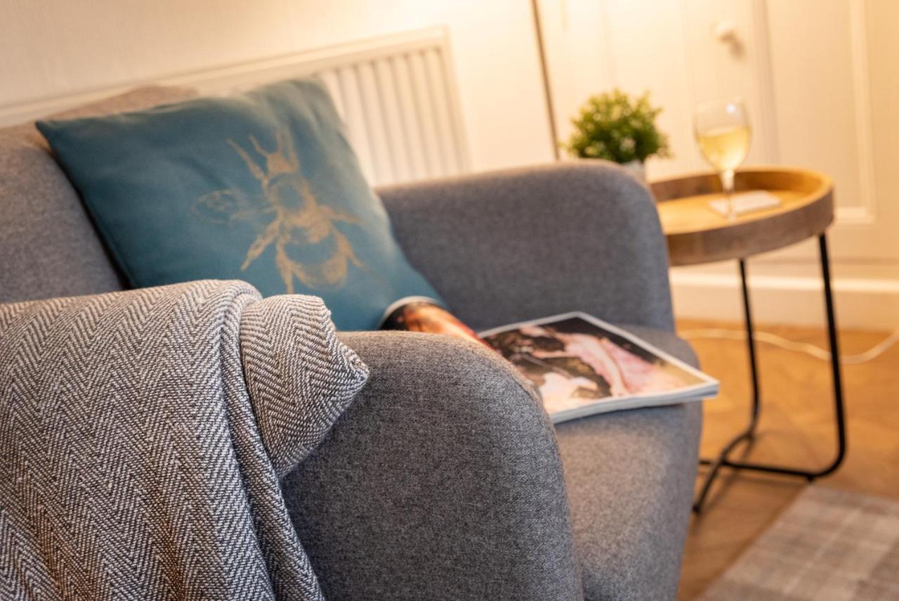 Woodland Cottage - Private Courtyard - Pet Friendly Retreat In The Heart Of Windermere Buitenkant foto