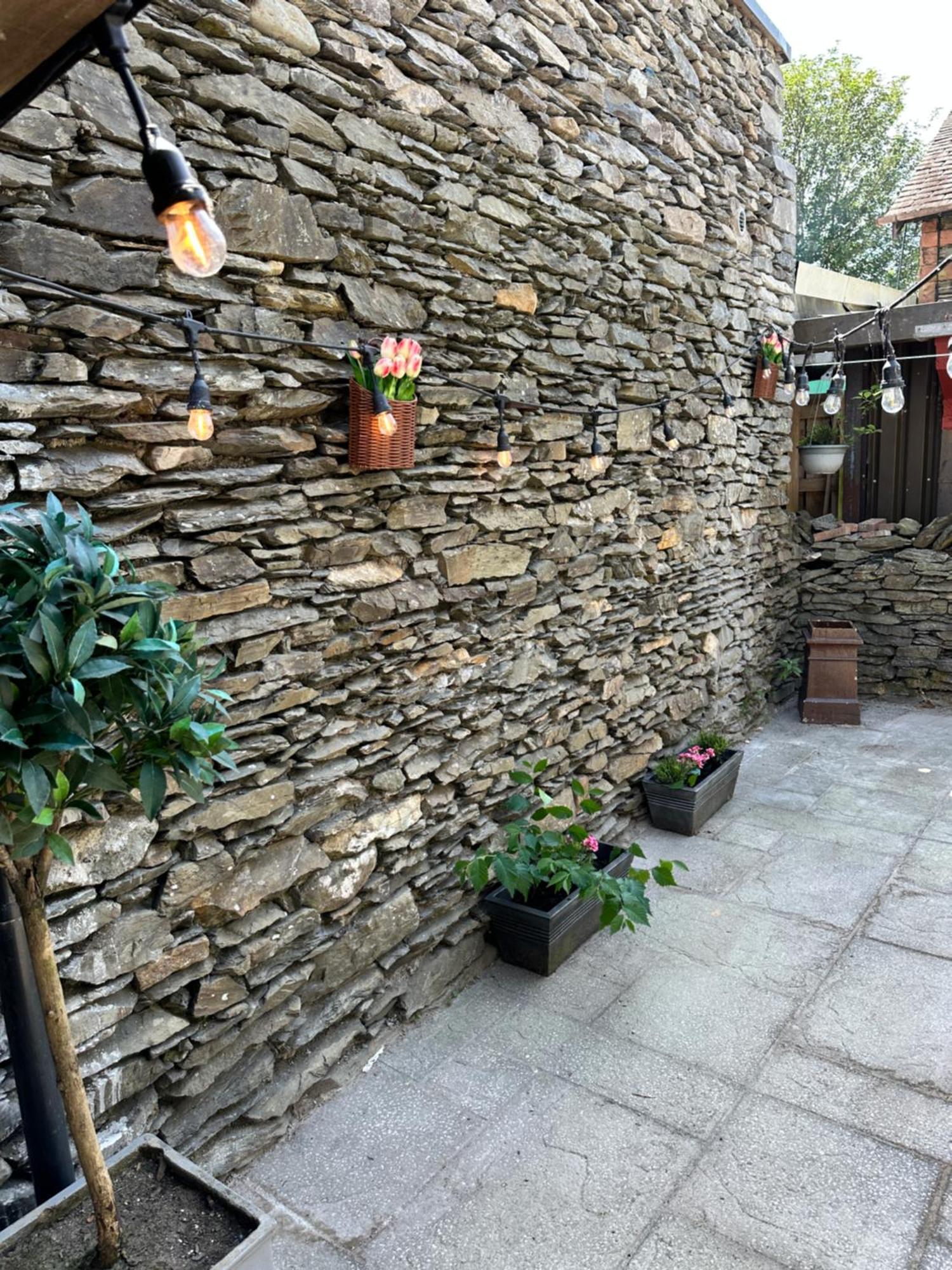 Woodland Cottage - Private Courtyard - Pet Friendly Retreat In The Heart Of Windermere Buitenkant foto