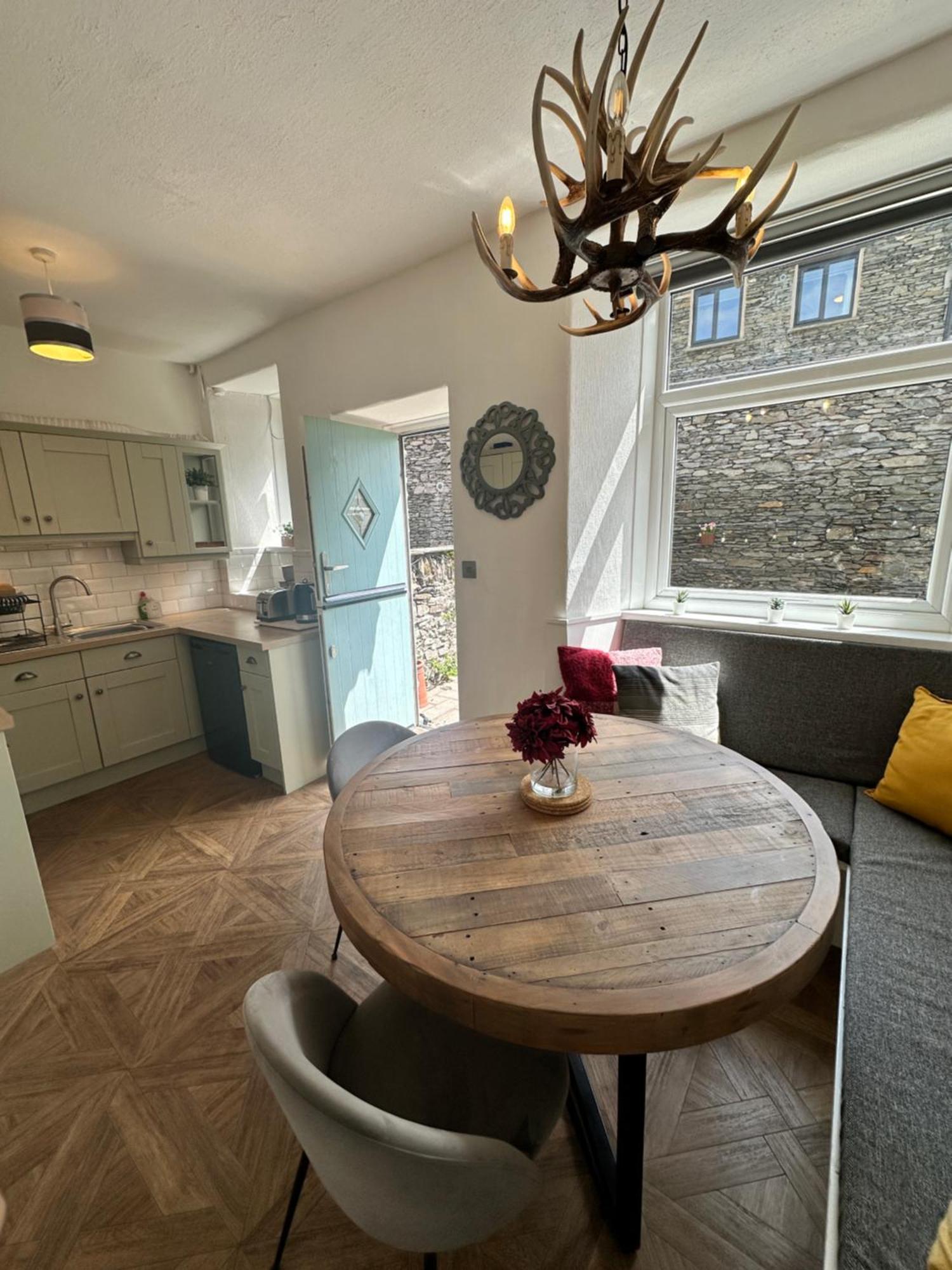 Woodland Cottage - Private Courtyard - Pet Friendly Retreat In The Heart Of Windermere Buitenkant foto
