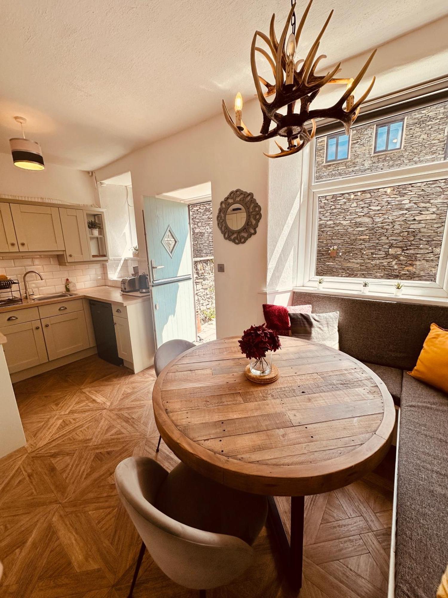 Woodland Cottage - Private Courtyard - Pet Friendly Retreat In The Heart Of Windermere Buitenkant foto